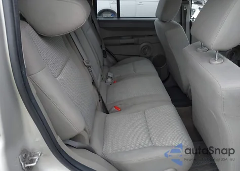 2008 Jeep Commander Sport z USA, uszkodzony, nr VIN 1J8HG48K48C132421